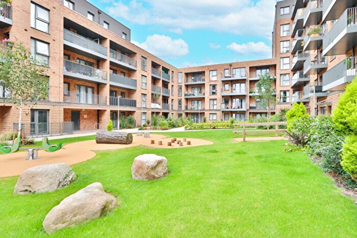 1 Bedroom Flat To Rent In Powdermill Close, New Malden, KT3