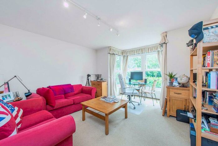 1 Bedroom Flat To Rent In Pooles Lane, Chelsea, SW10