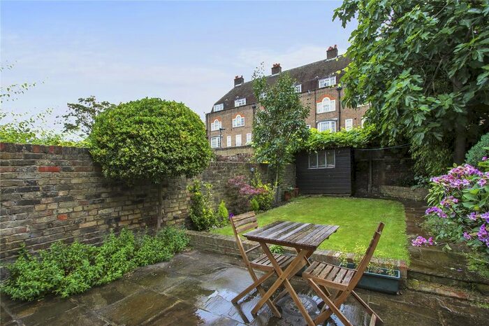 2 Bedroom Flat To Rent In Killyon Road, Clapham, London, SW8