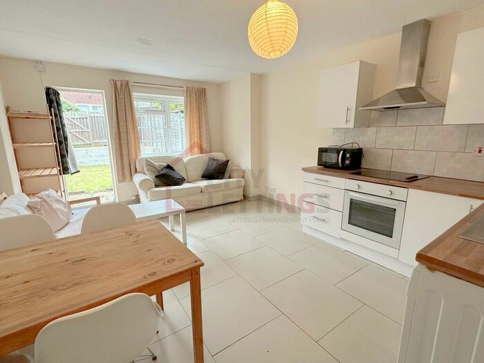 3 Bedroom Town House To Rent In Bluecoat Close, City Centre, NG1