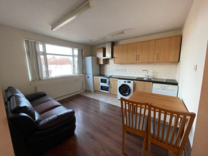 2 Bedroom Flat To Rent In Dunstable Road, Luton, LU4