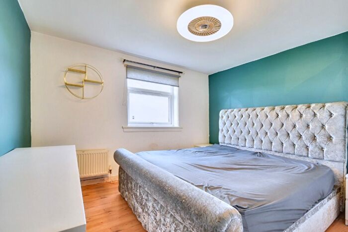 2 Bedroom Flat For Sale In Dougliehill Terrace, Inverclyde, Port Glasgow, PA14