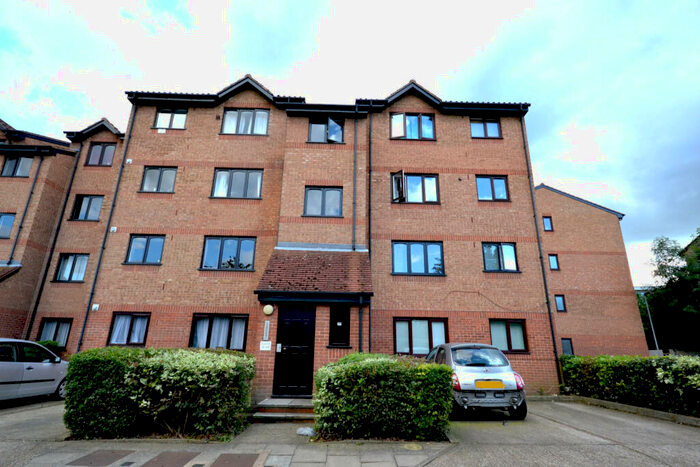 Studio To Rent In Glenville Grove, London, SE8