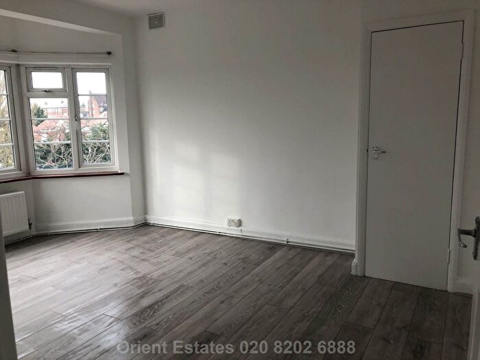 3 Bedroom Flat To Rent In Hendon Central, London, NW4