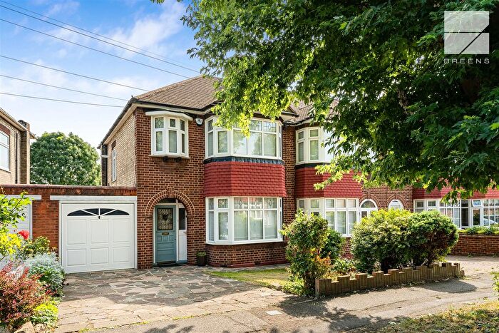 3 Bedroom End Of Terrace House For Sale In Balliol Avenue, E4