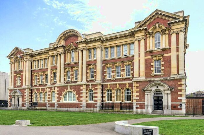 2 Bedroom House To Rent In Admiralty House, Platform Road, Southampton, SO14