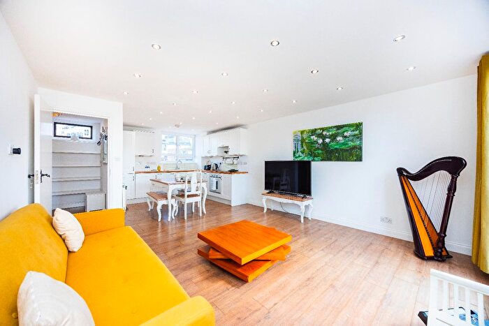2 Bedroom Flat To Rent In Burr Close, London, E1W
