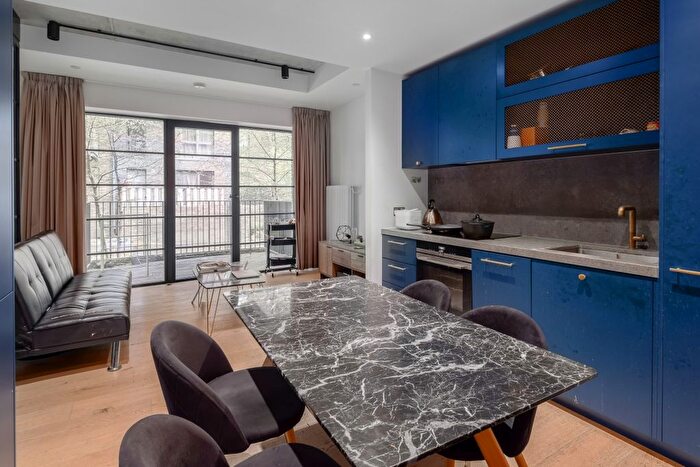 Studio To Rent In Goodluck Hope Walk, E14