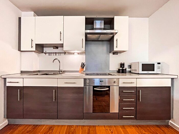 2 Bedroom Flat To Rent In Basilica, King Charles Street, Leeds, LS1