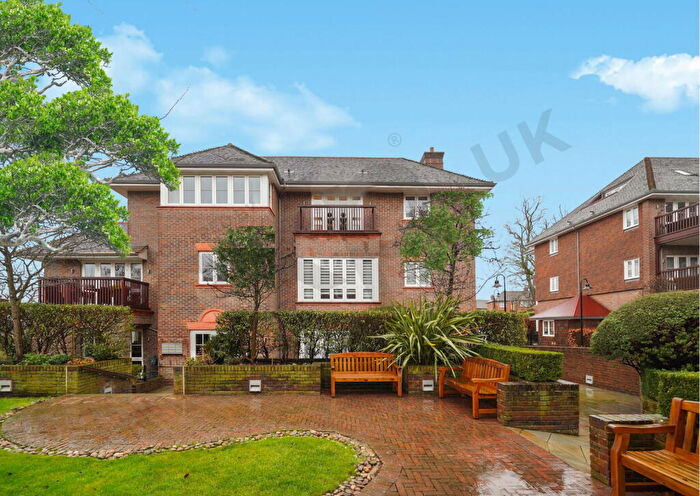 3 Bedroom Apartment For Sale In Eltham House, Hammers Lane, Mill Hill, North West London, NW7