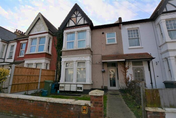 1 Bedroom Flat To Rent In Boscombe Road, Southend-On-Sea, SS2