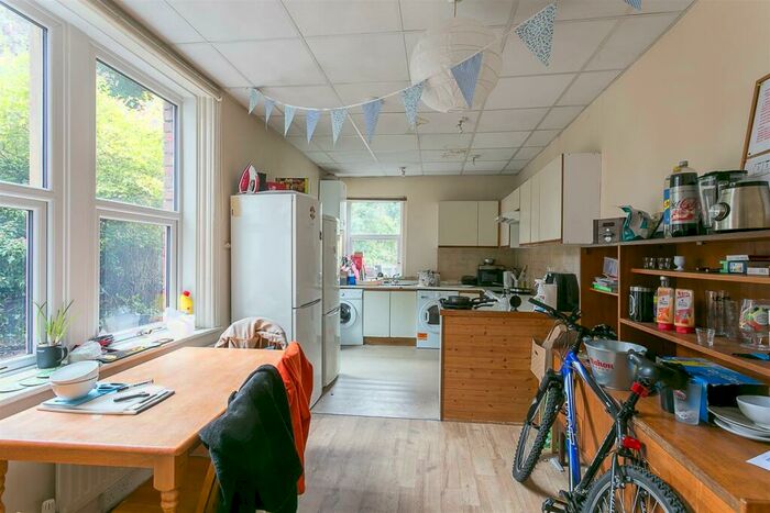 4 Bedroom House To Rent In Lyndhurst Avenue, Jesmond, Newcastle Upon Tyne, NE2