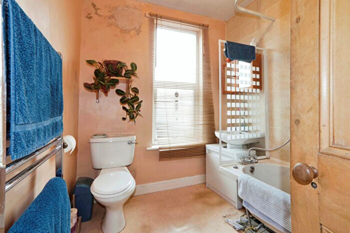 2 Bedroom Terraced House For Sale In Ashton Road, Leeds, LS8