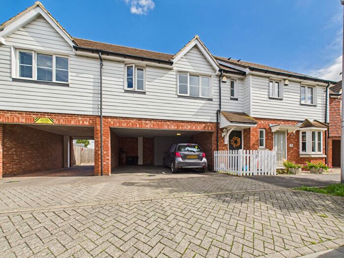 2 Bedroom Flat To Rent In Chancel Drive, Wainscott, Rochester, ME3
