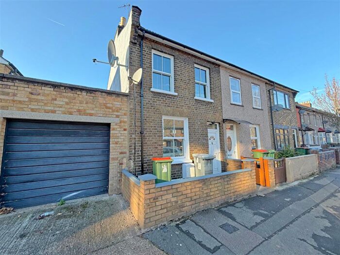 2 Bedroom End Of Terrace House To Rent In Station Road, London, E7