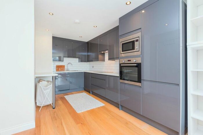 1 Bedroom Flat To Rent In Reachview Close, Camden Town, NW1