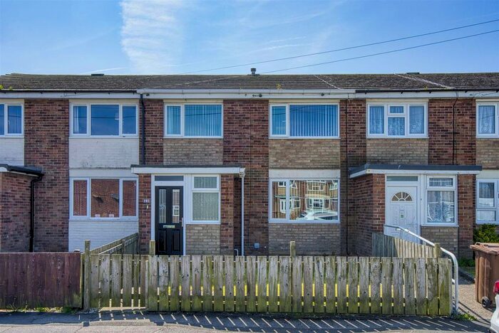 3 Bedroom Terraced House To Rent In Whitethorne Avenue, Withernsea, HU19