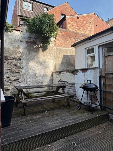 6 Bedroom Semi-Detached House To Rent In Albert Grove: Bedroom Student House, NG7