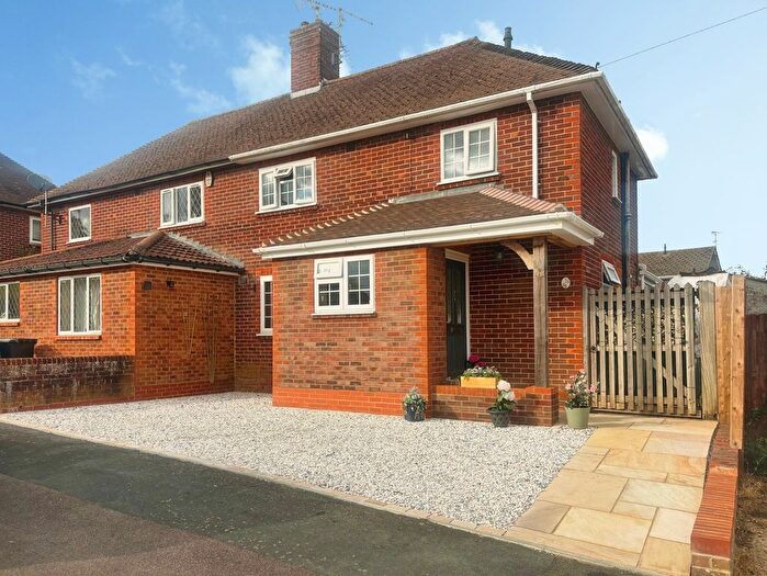 3 Bedroom Semi Detached House For Sale In Courtenay Road, Farnham, Surrey, GU9