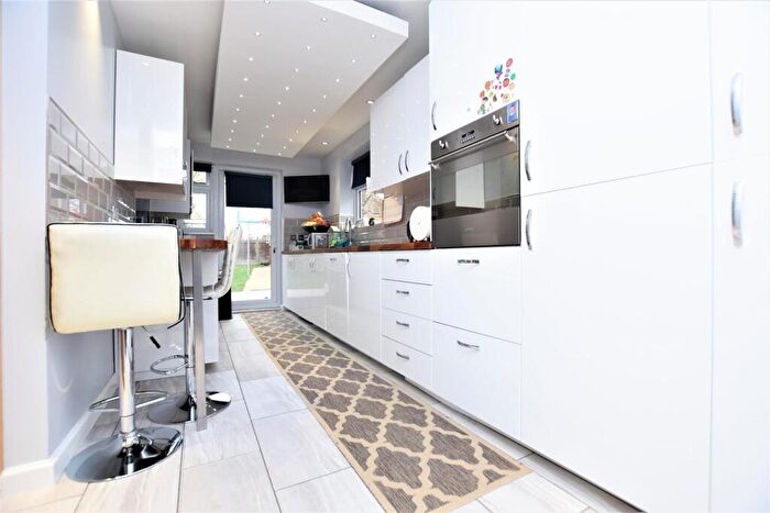 3 Bedroom End Of Terrace House To Rent In Warrington Road, Dagenham, RM8