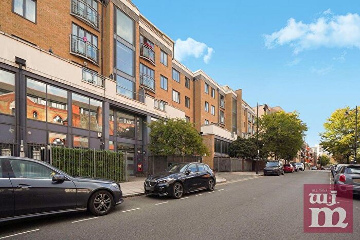 2 Bedroom Flat To Rent In Bow Connection, Bow, E3