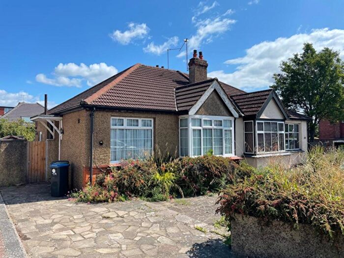 2 Bedroom Semi-Detached Bungalow For Sale In Bush Hill Road, London, N21
