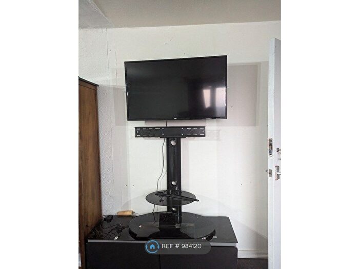 3 Bedroom Maisonette To Rent In Plowright Mount, Sheffield, S14