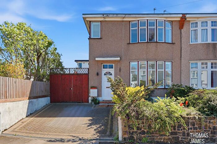 3 Bedroom Semi-Detached House For Sale In Park Crescent, Enfield, EN2