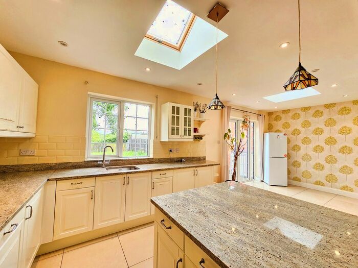 3 Bedroom Semi-Detached House To Rent In Fort Road, Northolt, UB5