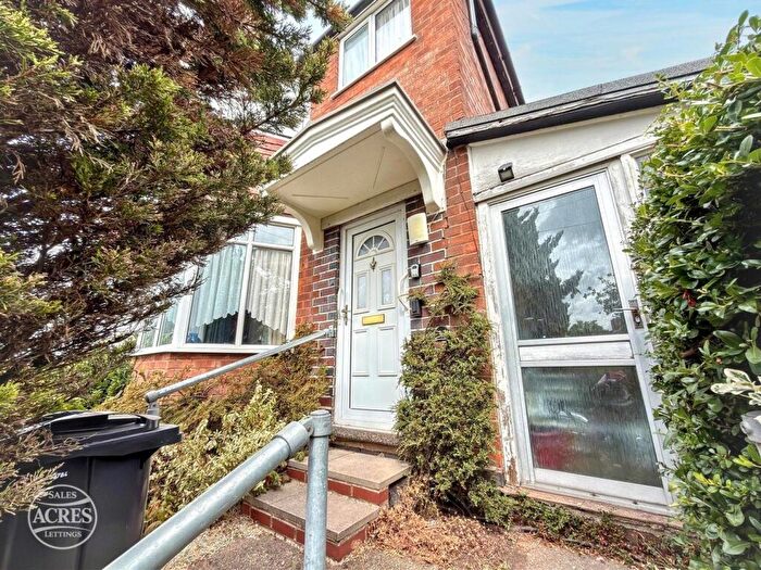 3 Bedroom Semi Detached House For Sale In Winterton Road, Kingstanding, Birmingham, B44