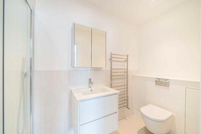 4 Bedroom Flat To Rent In Knowsley Road, Battersea, SW11