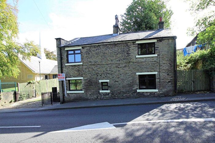 3 Bedroom Detached House To Rent In Huddersfield Road, Meltham, HD9