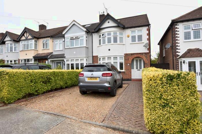 4 Bedroom Semi-Detached House To Rent In Elmstead Gardens, Worcester Park, KT4