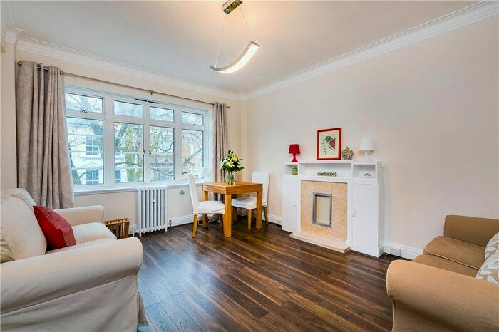 3 Bedroom Flat To Rent In Redcliffe Close, - Old Brompton Road, London, SW5
