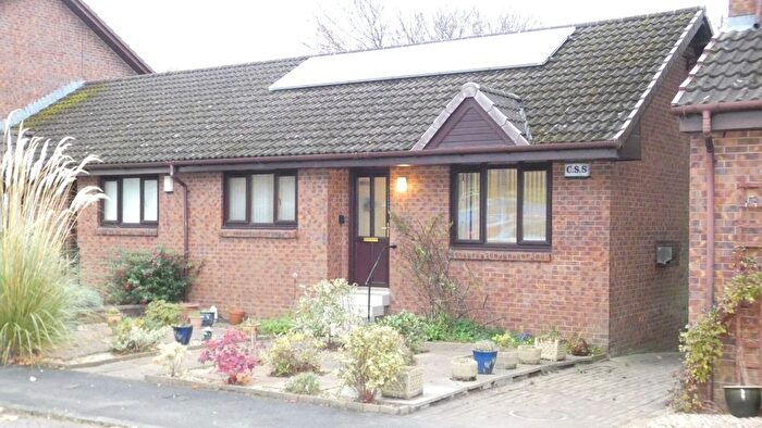 2 Bedroom Bungalow To Rent In Burnside Walk, Glasgow, G61