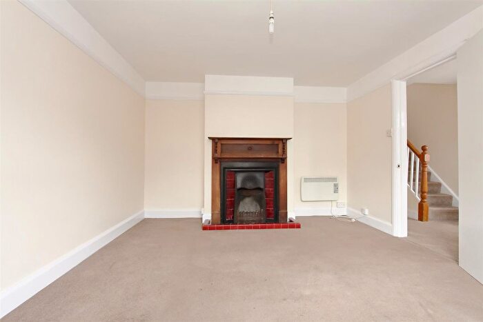 2 Bedroom Detached House For Sale In High Street, Stockbridge, SO20