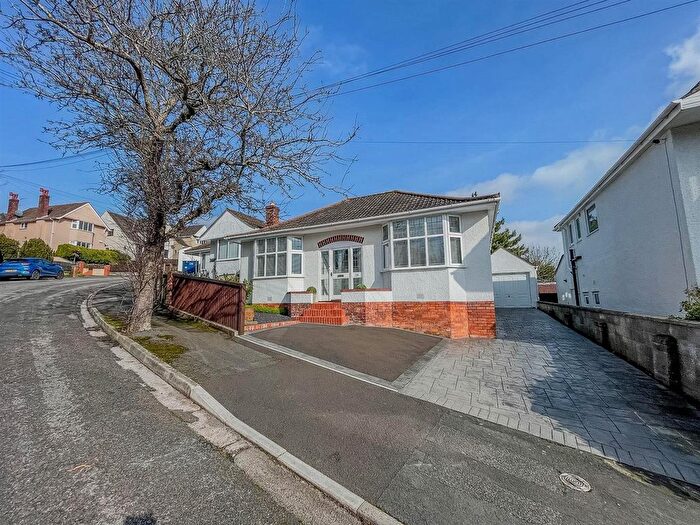2 Bedroom Detached Bungalow For Sale In Farm Road, Weston-Super-Mare, BS22
