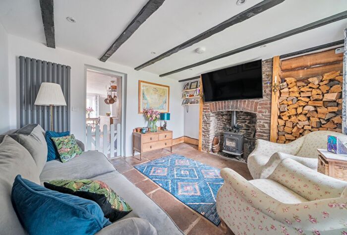 3 Bedroom Semi-detached House For Sale In The Causeway, Coalpit Heath, Bristol, Gloucestershire, BS36