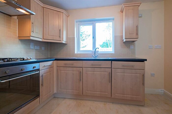 2 Bedroom Flat To Rent In Batsmans Drive, Rushden, NN10