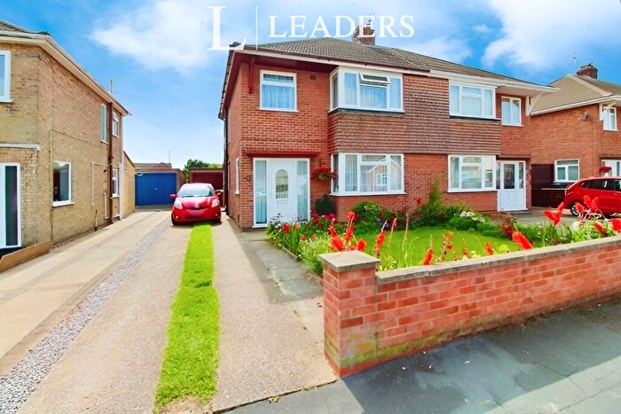 3 Bedroom Semi-Detached House To Rent In Allan Avenue, Stanground, PE2