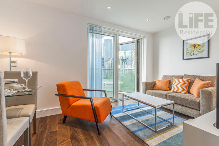 Flat To Rent In Lincoln Plaza, Canary Wharf, E14