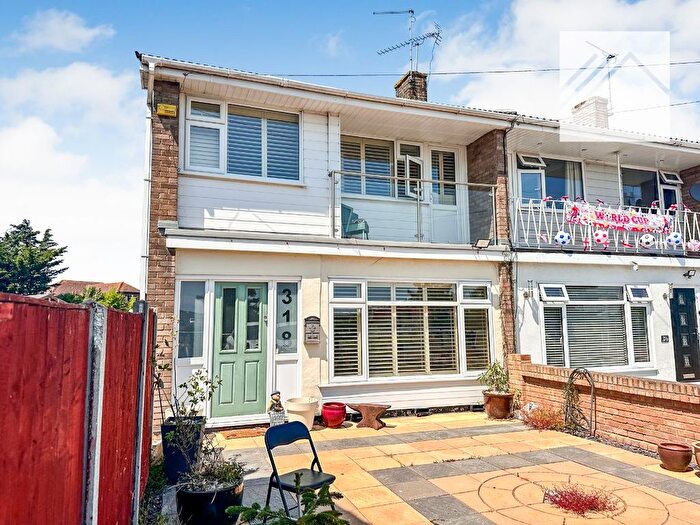 3 Bedroom Terraced House For Sale In Furtherwick Road, Canvey Island, SS8