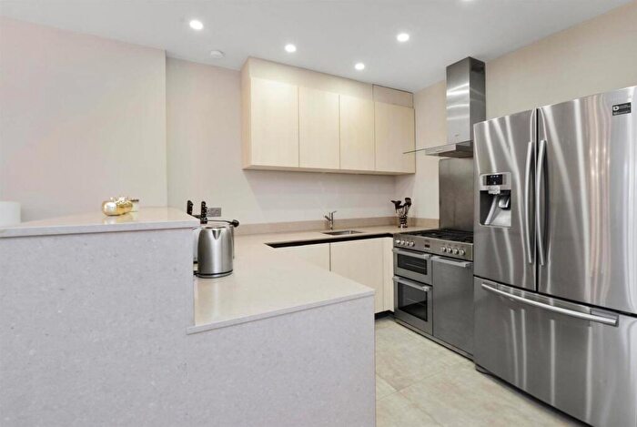 2 Bedroom Apartment To Rent In Lyndhurst Road, Hampstead, London, NW3