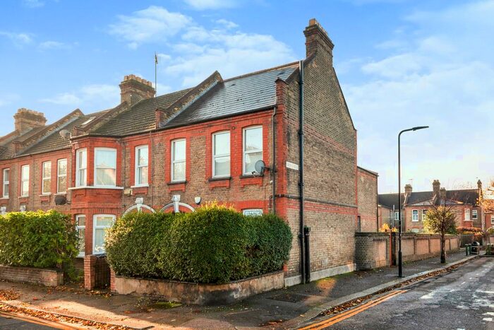 2 Bedroom Flat To Rent In Hibbert Road, Walthamstow, London, E17