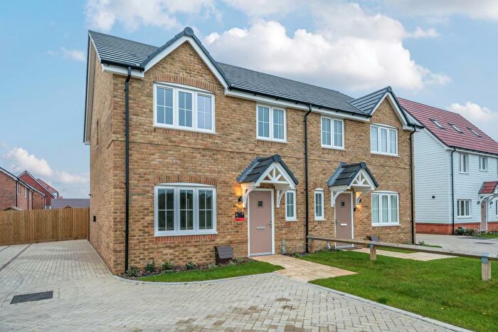 3 Bedroom Semi-Detached House To Rent In Didcot, Oxfordshire, OX11