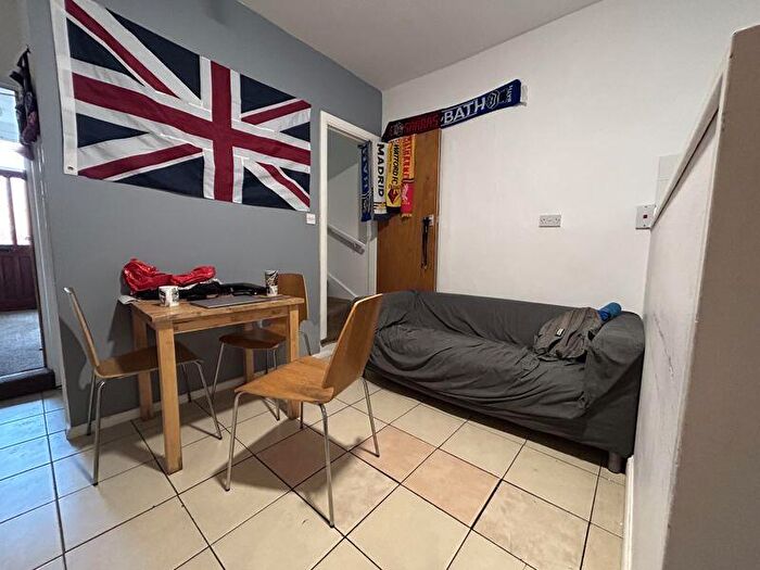 3 Bedroom Semi Detached House To Rent In Cycle Road, Nottingham, NG7