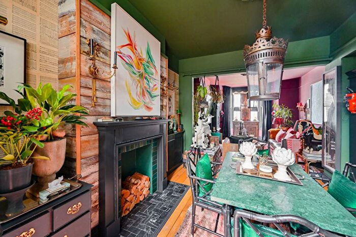 3 Bedroom Maisonette For Sale In Offley Road, Oval, London, SW9