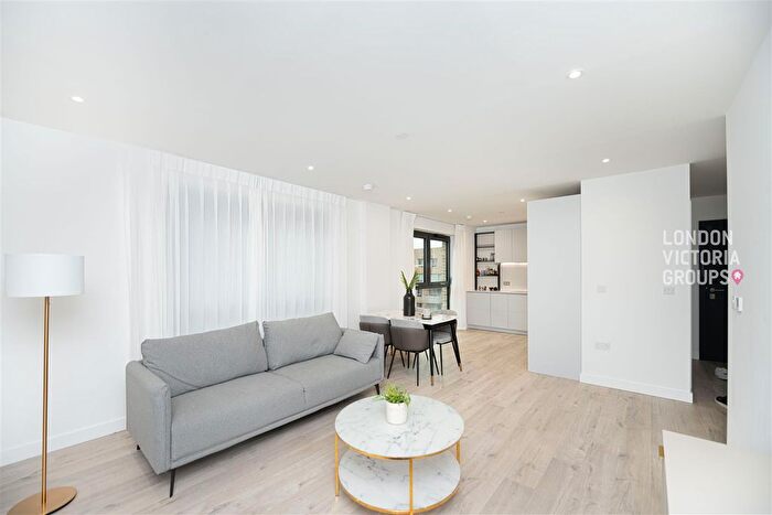 2 Bedroom Flat To Rent In Darter House, Anax Street, London, N4