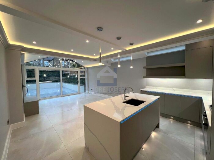 2 Bedroom Flat To Rent In Eastwood Street, Furzedown, SW16