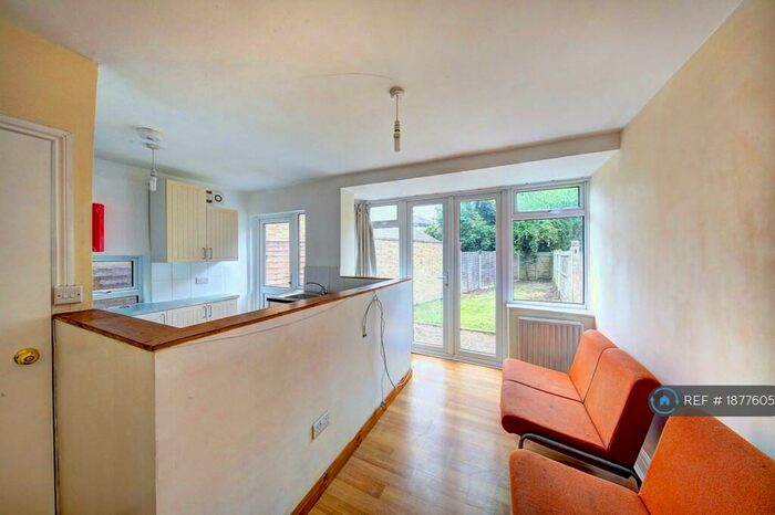 4 Bedroom Terraced House To Rent In Oaklea Passage, Central Kingston, KT1